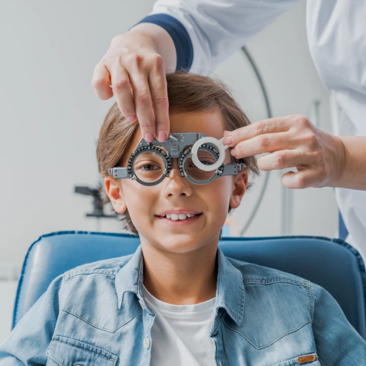 Optometría infantil y geriátrica.